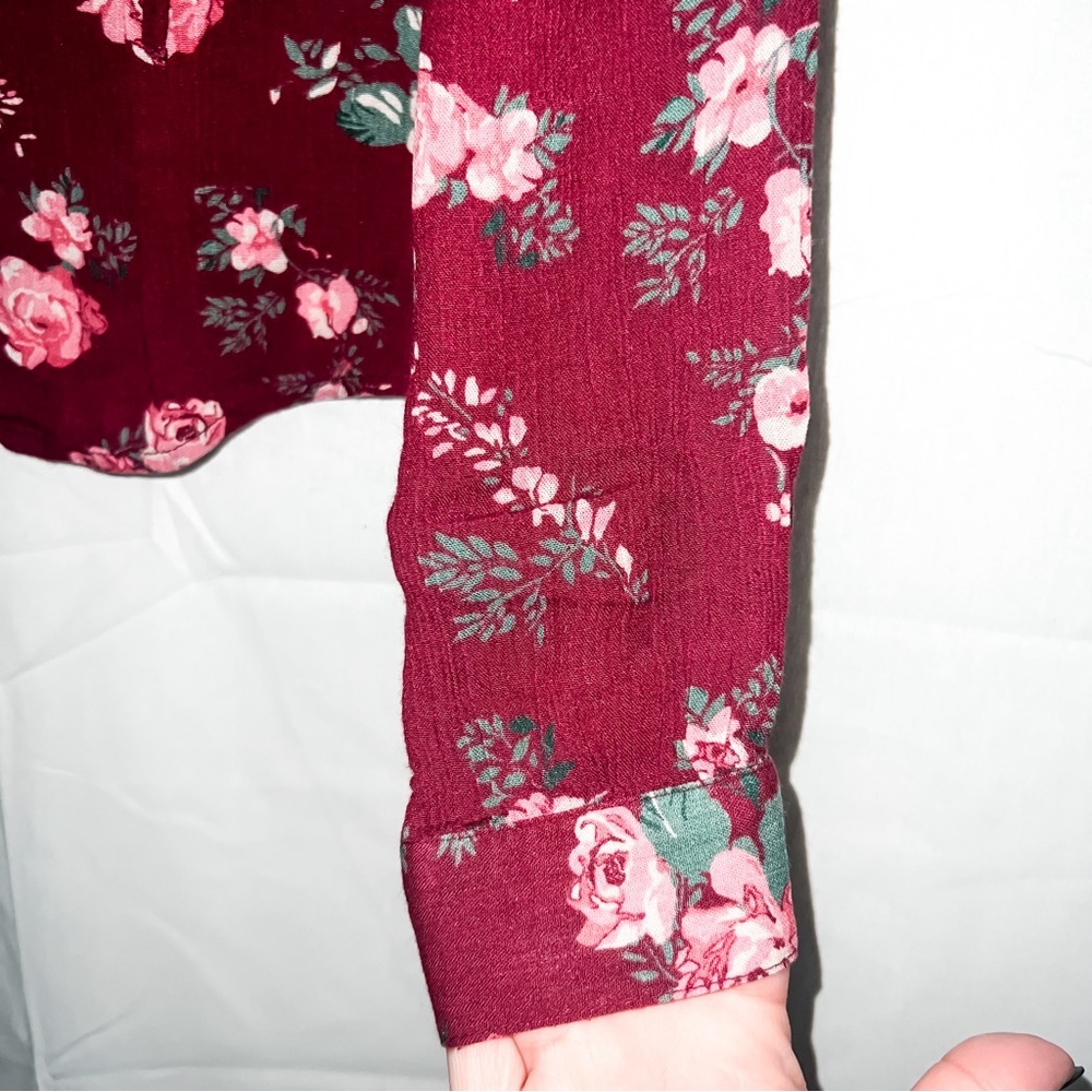 DIVIDED by H&M Floral Burgundy V-Neck Cropped Blouse, Size 6 - Picture 8 of 11
